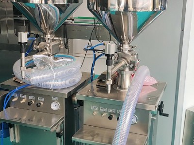 小型液體灌裝機(jī)多少錢 洗衣液灌裝機(jī)生產(chǎn)廠家