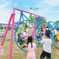 戶外網(wǎng)紅旋轉秋千景區(qū)游樂設備廠多人搖擺吊環(huán)秋千無動力娛樂設施
